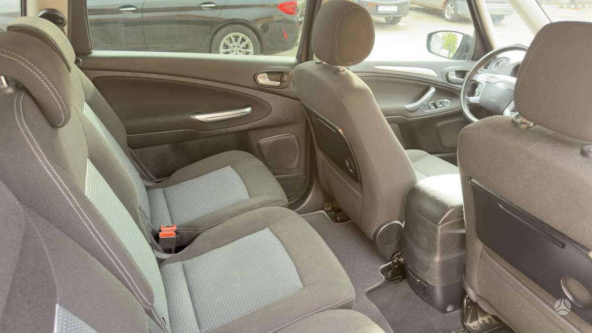 Ford Galaxy 2012 — photo 29
