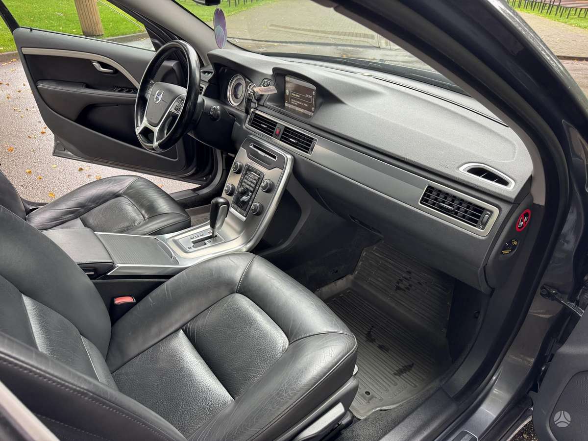 Volvo V70 2012 — photo 11