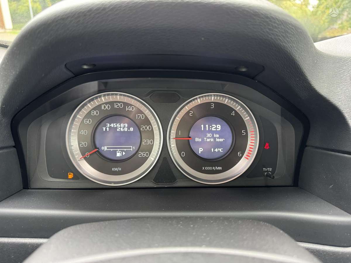 Volvo V70 2012 — photo 12