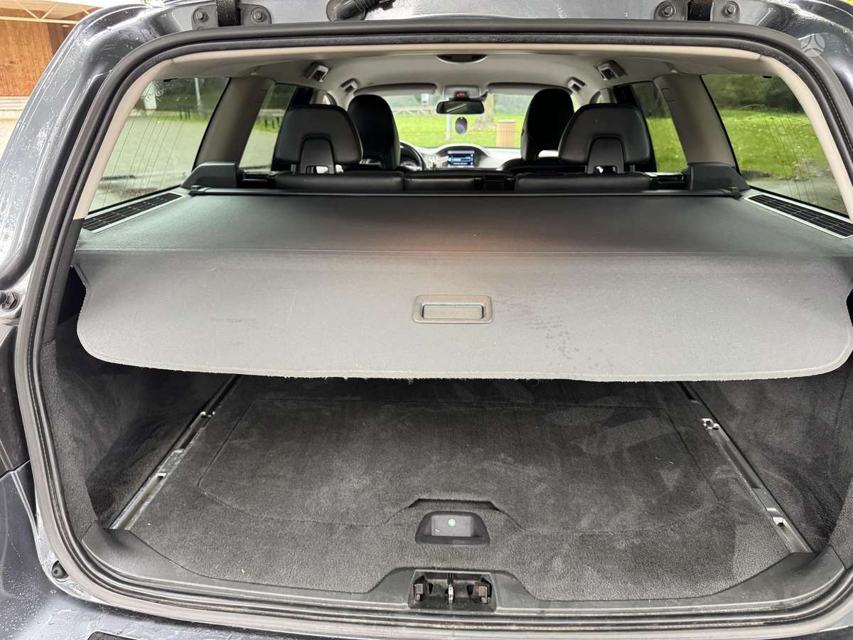 Volvo V70 2012 — photo 14