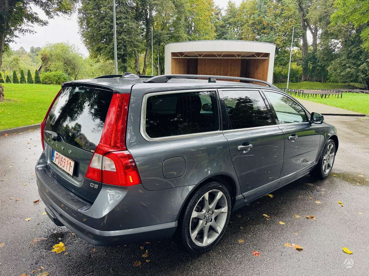 Volvo V70 2012 — photo 16