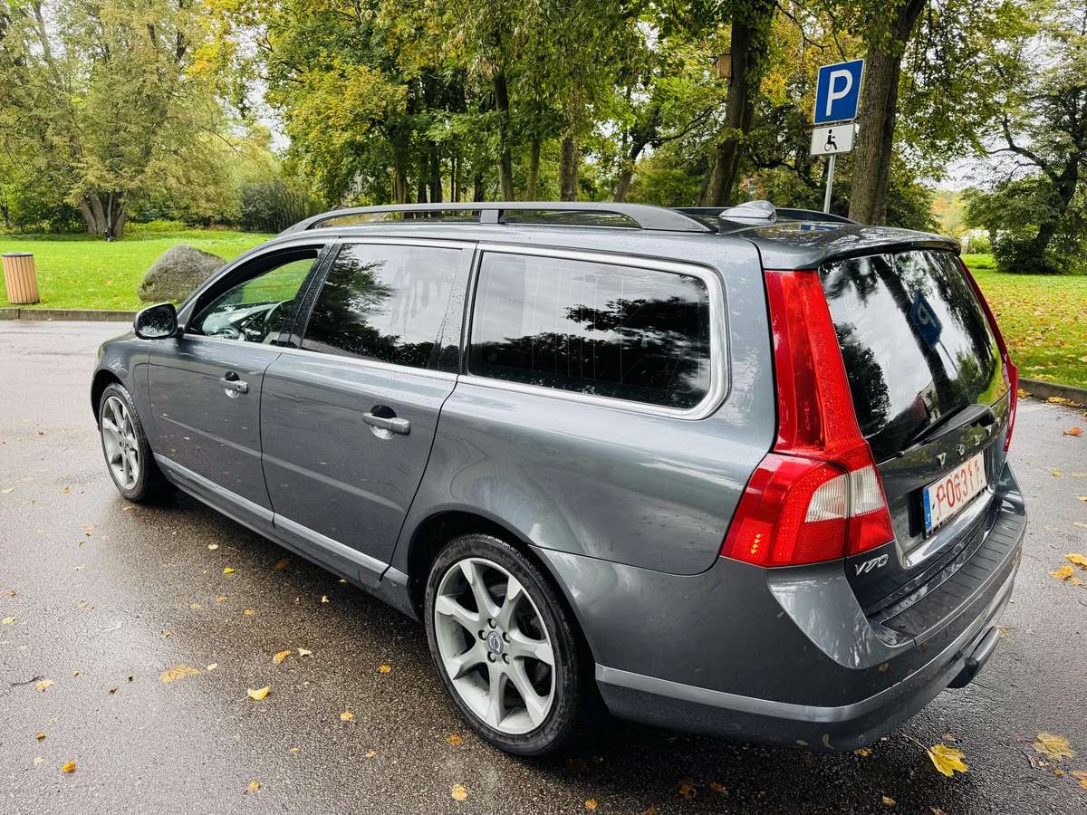 Volvo V70 2012 — photo 18