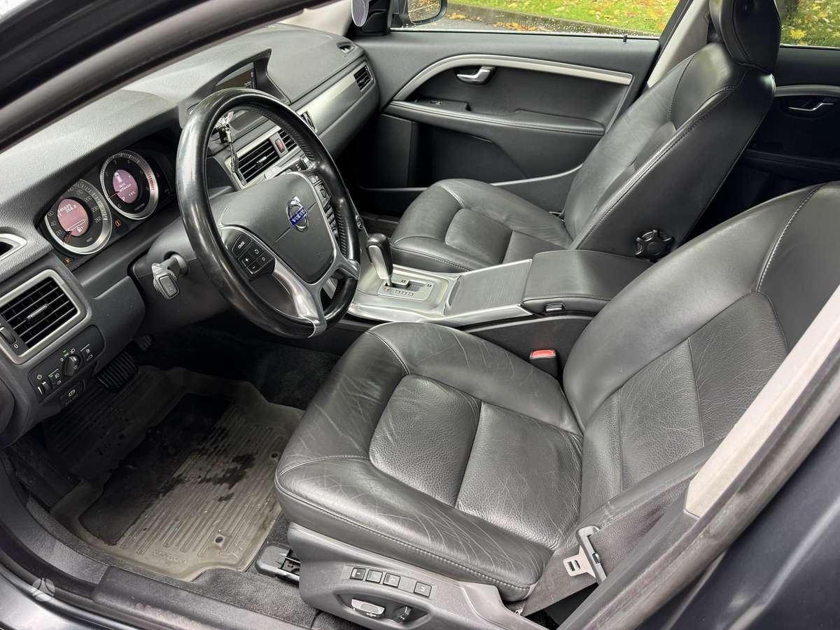 Volvo V70 2012 — photo 6