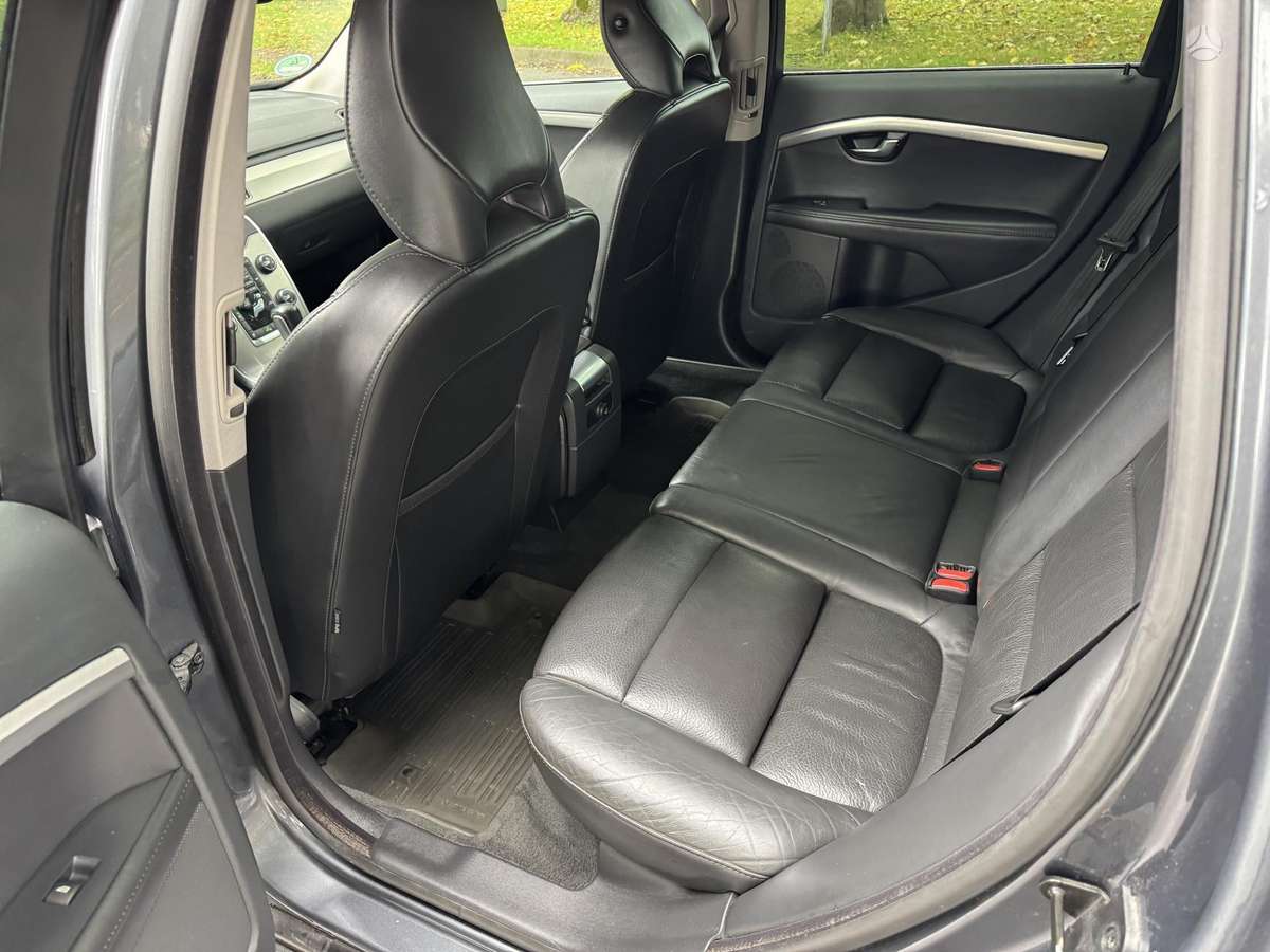 Volvo V70 2012 — photo 8