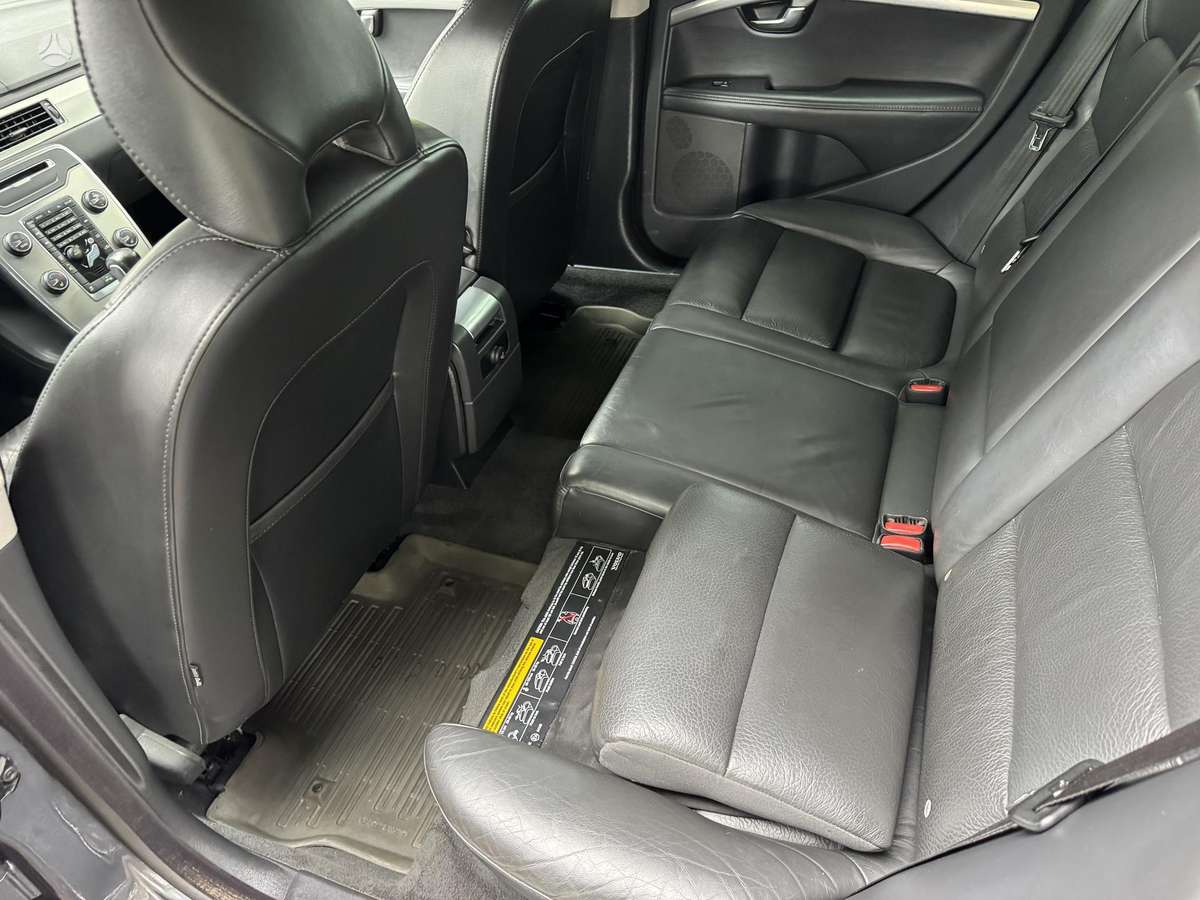 Volvo V70 2012 — photo 9