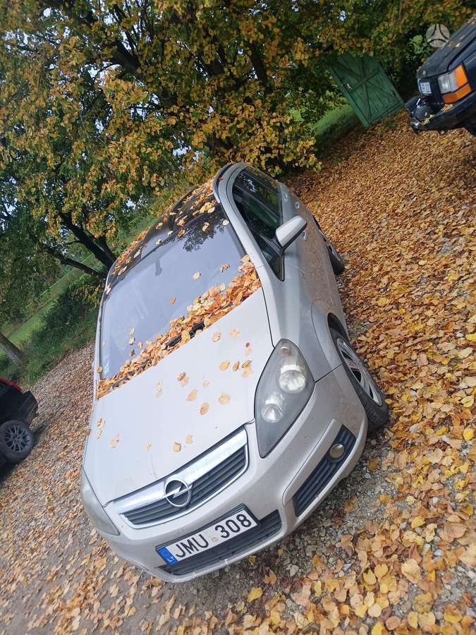 Opel Zafira 2006 — вигляд ззаду