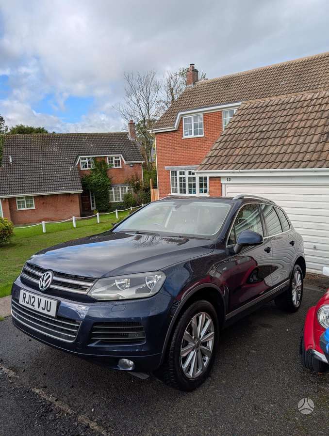 Volkswagen Touareg 2012 — вигляд ззаду