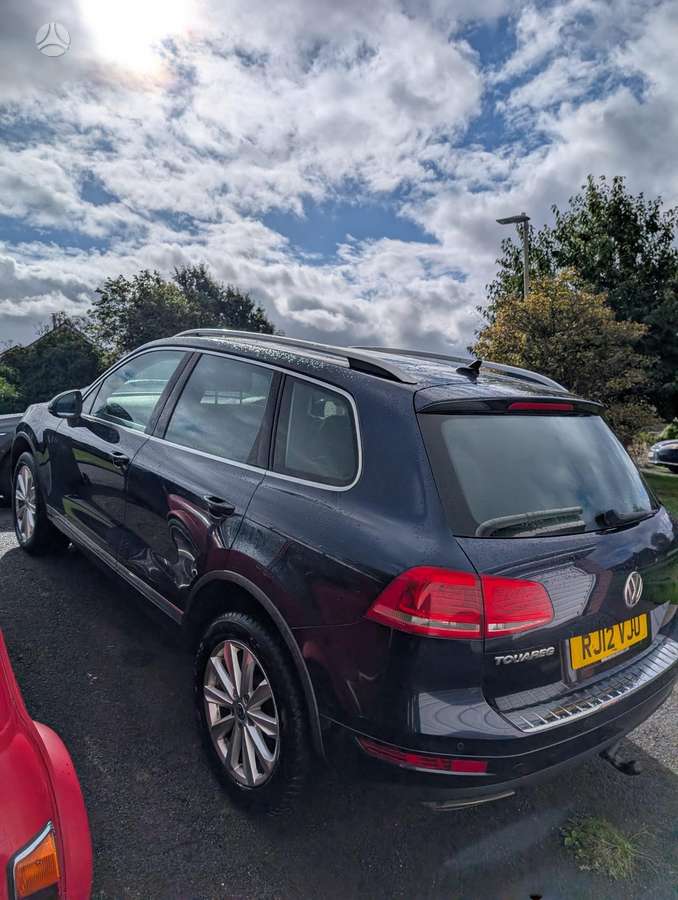 Volkswagen Touareg 2012 — салон