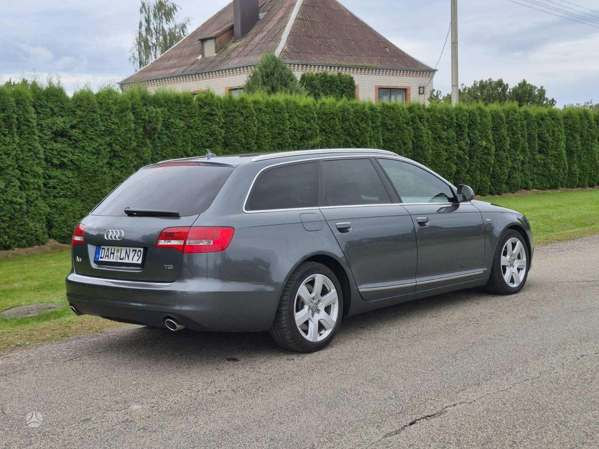 Audi A6 2011 — салон