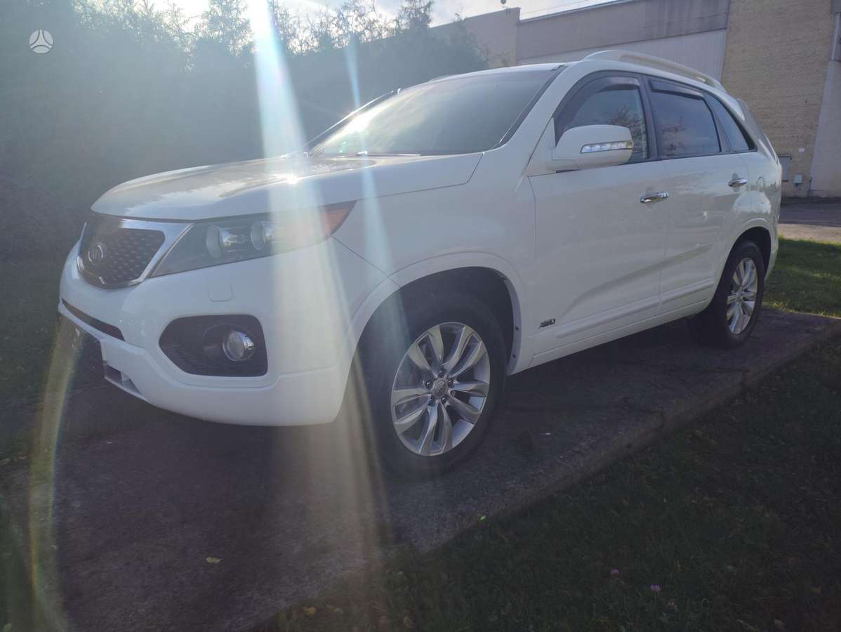 Kia Sorento 2012 — interior