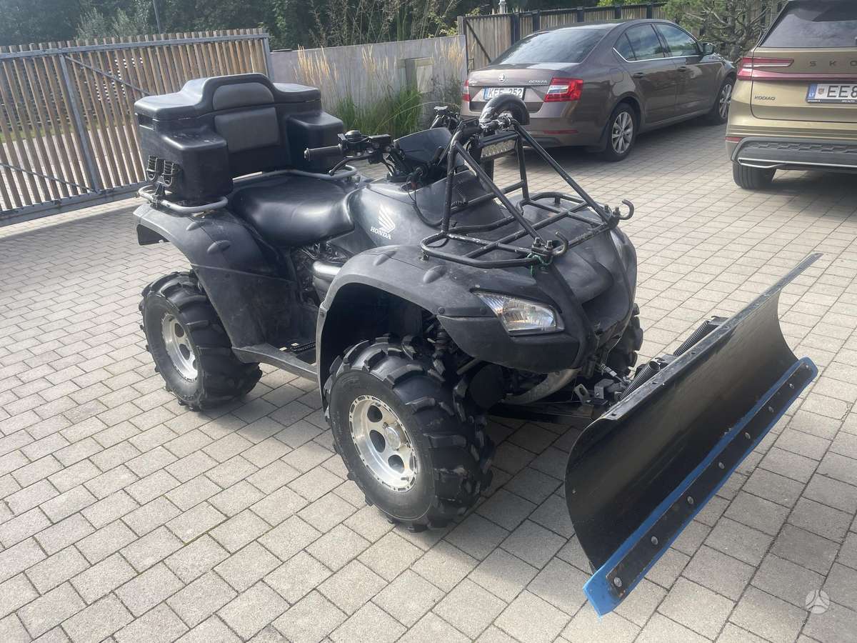 Honda TRX 2005 — rear view