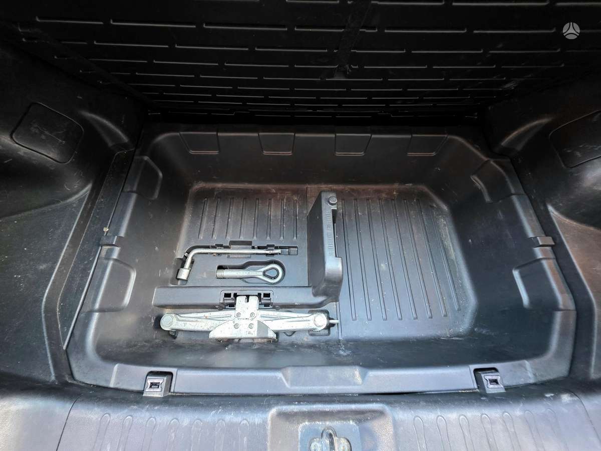 Nissan Juke 2010 — photo 32