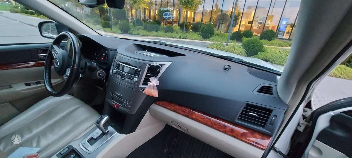 Subaru Outback 2010 — фото 14