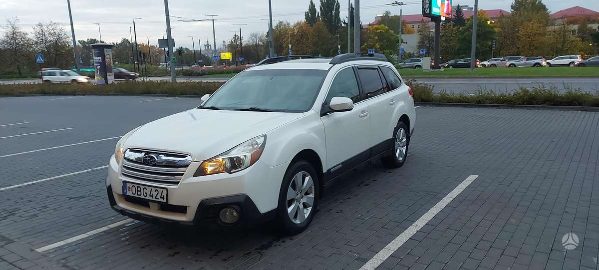 Subaru Outback 2010 — вигляд ззаду