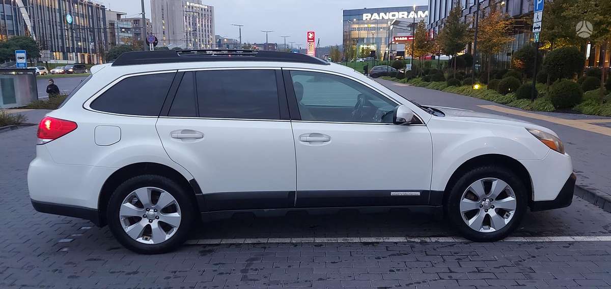 Subaru Outback 2010 — двигун 2457 cm³, 170 HP (125kW)