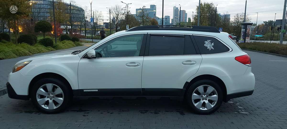 Subaru Outback 2010 — фото 6