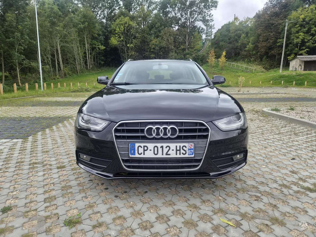 Audi A4 2012 — вигляд ззаду