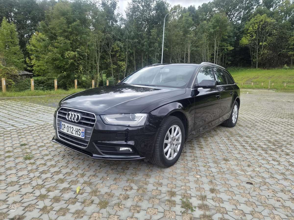 Audi A4 2012 — салон