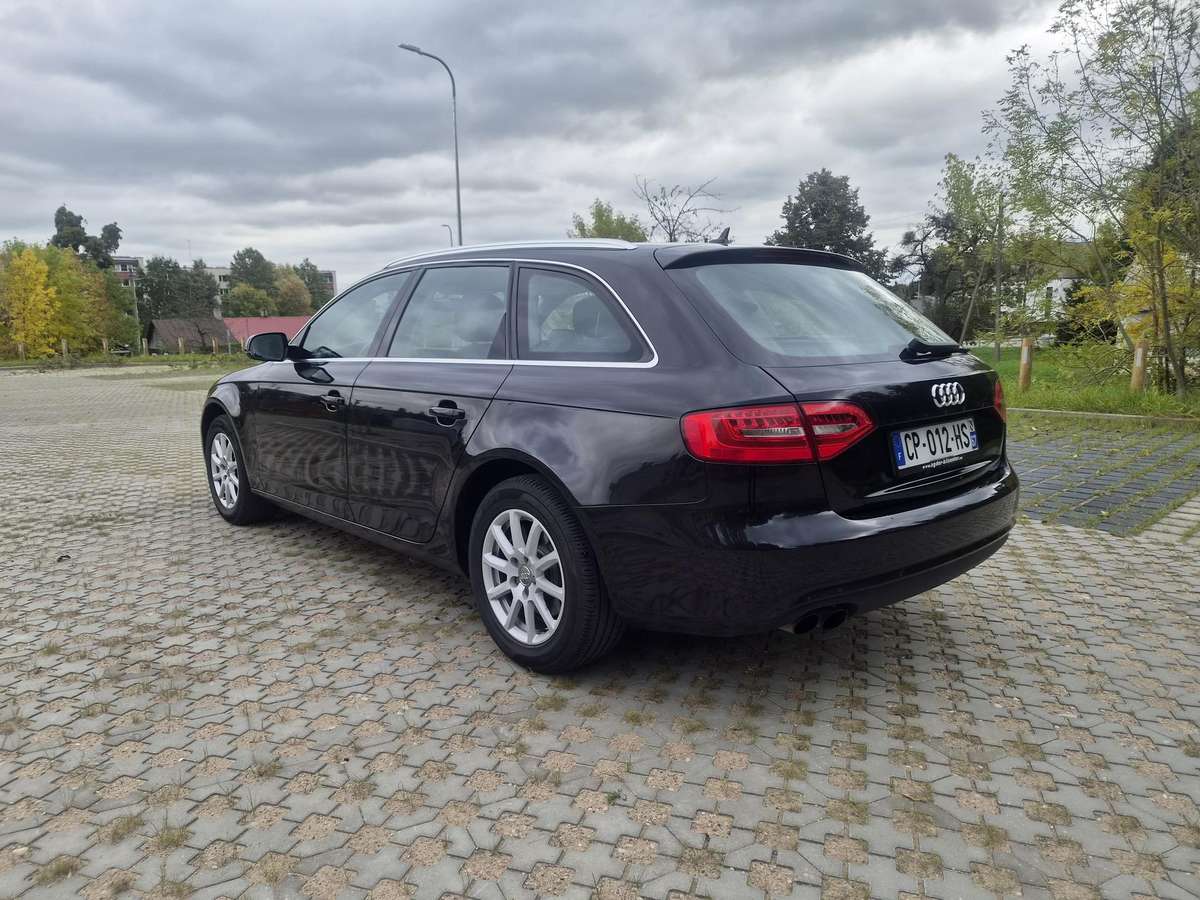 Audi A4 2012 — двигун 1968 cm³, 143 HP (105kW)