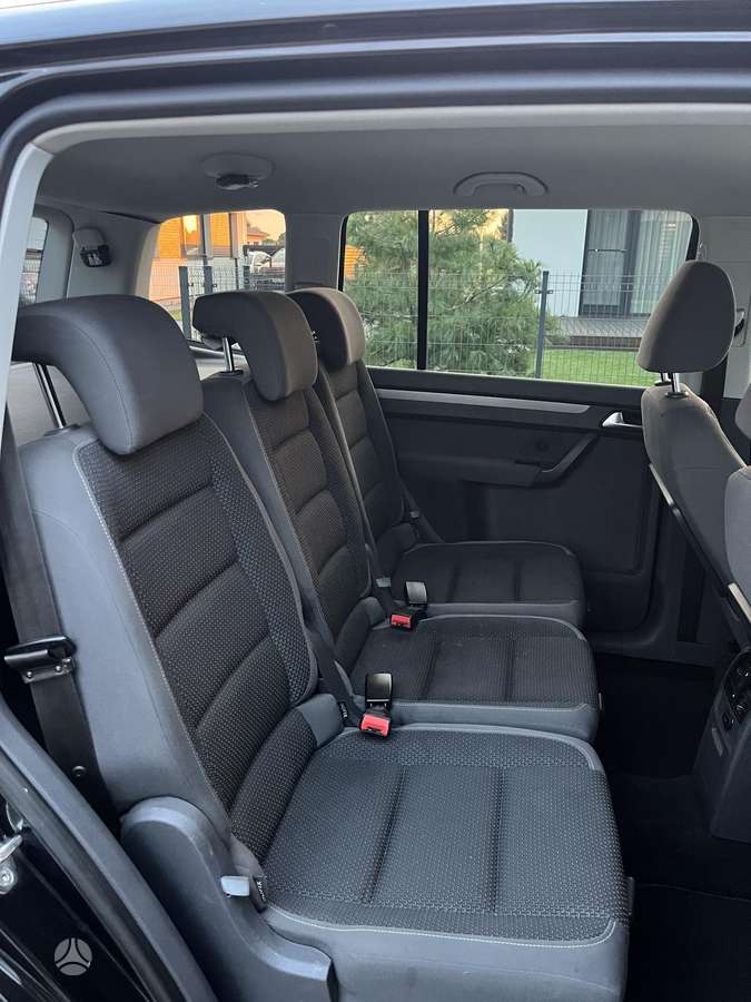 Volkswagen Touran 2011 — photo 10