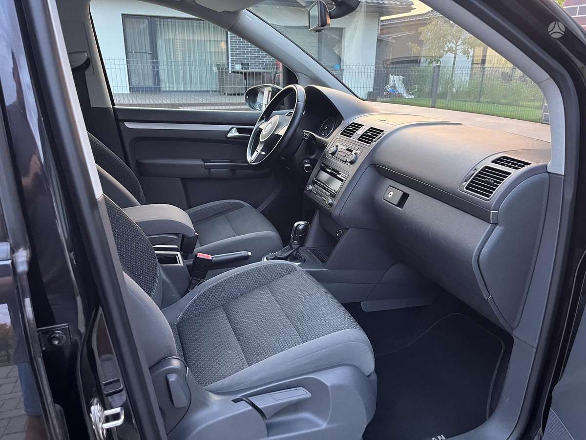 Volkswagen Touran 2011 — photo 9
