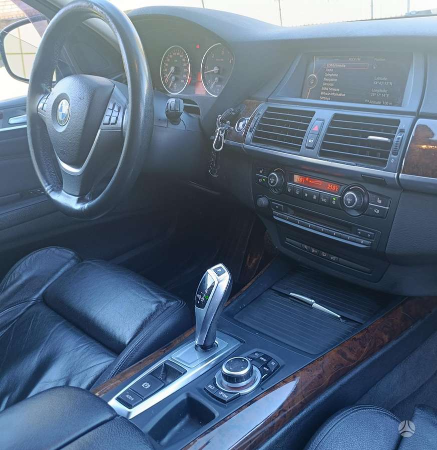 BMW X5 2010 — photo 11