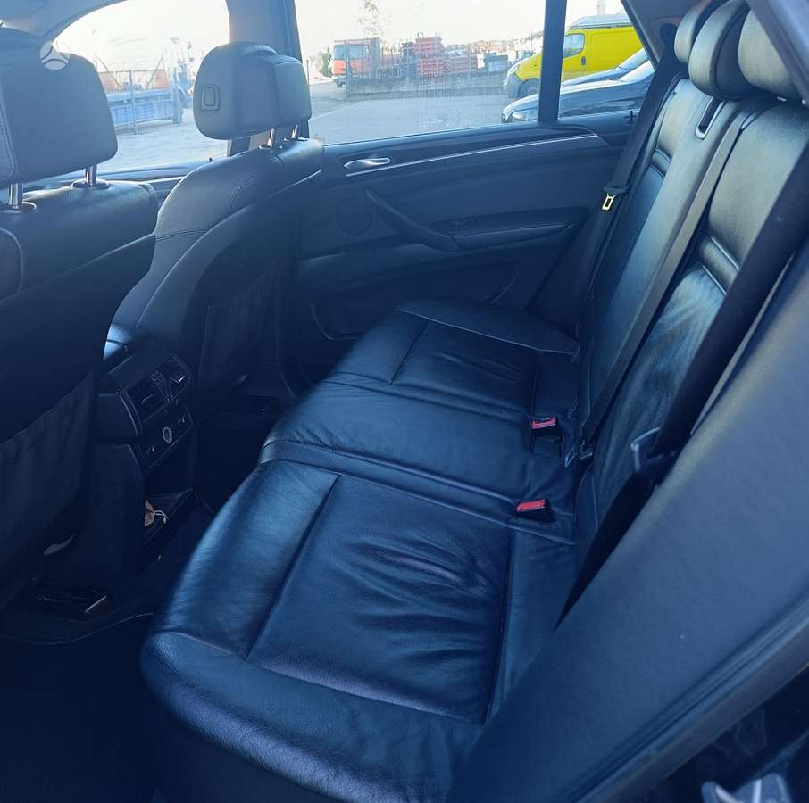 BMW X5 2010 — photo 12