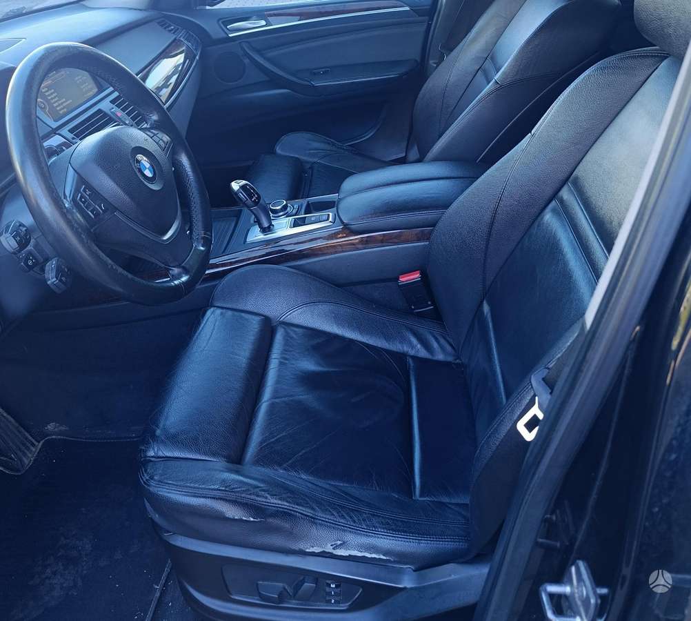 BMW X5 2010 — photo 13