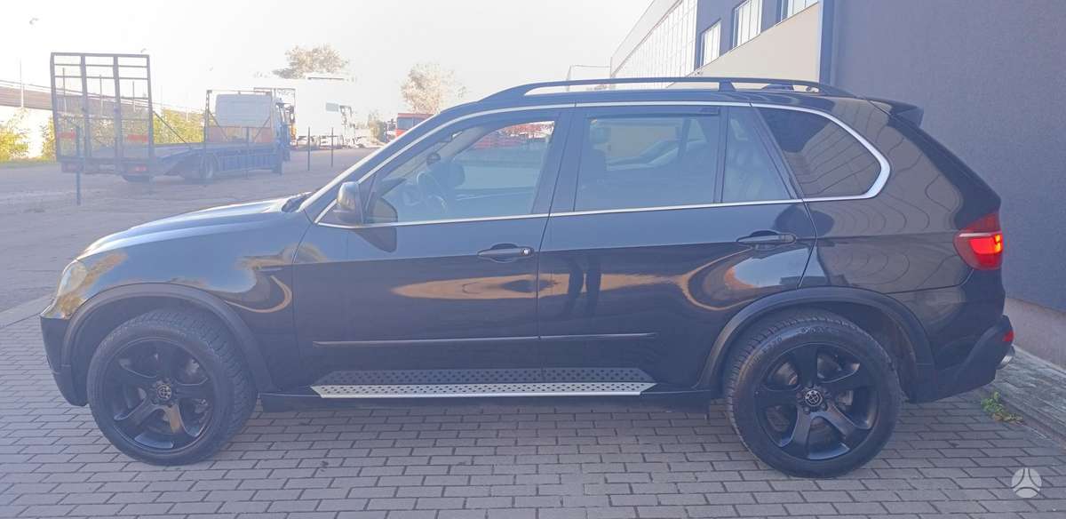 BMW X5 2010 — photo 7