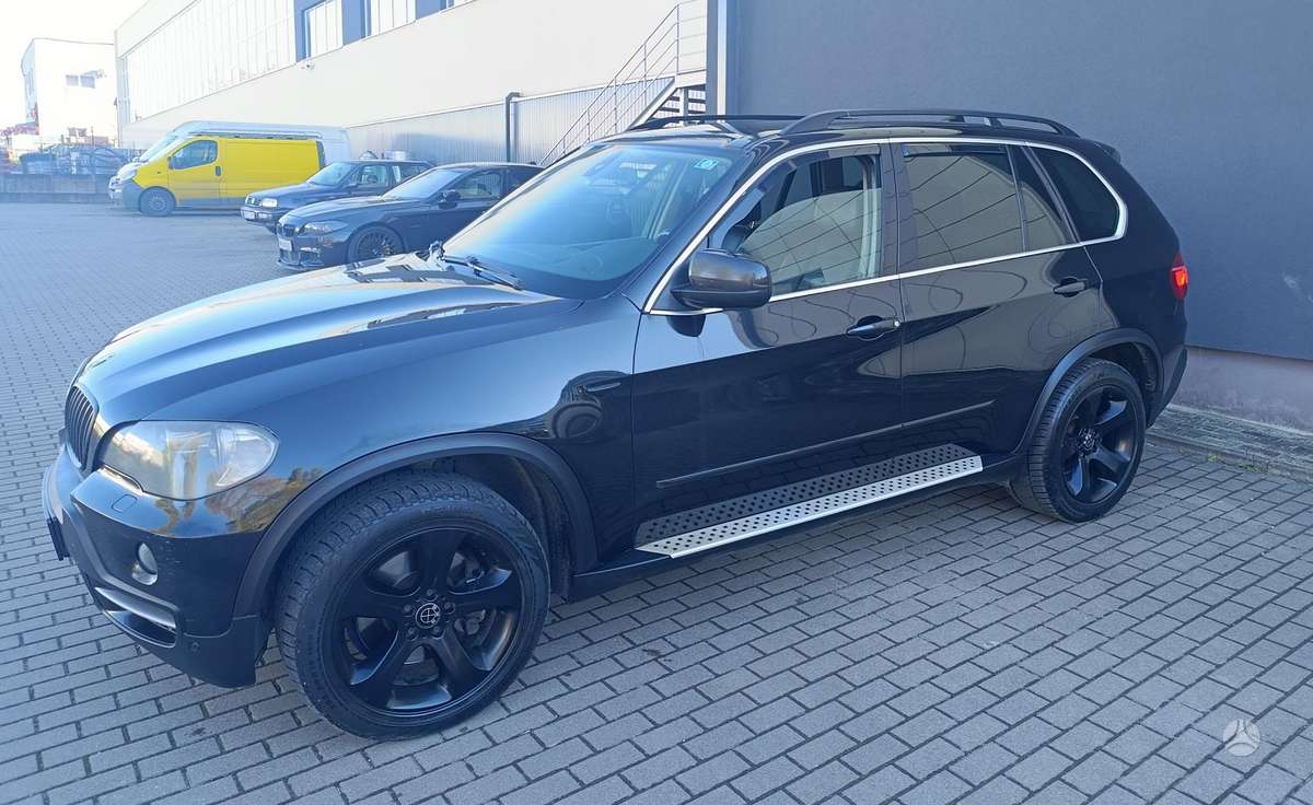 BMW X5 2010 — photo 8