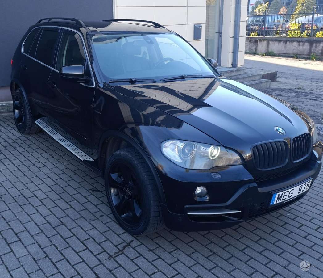 BMW X5 2010 — photo 9