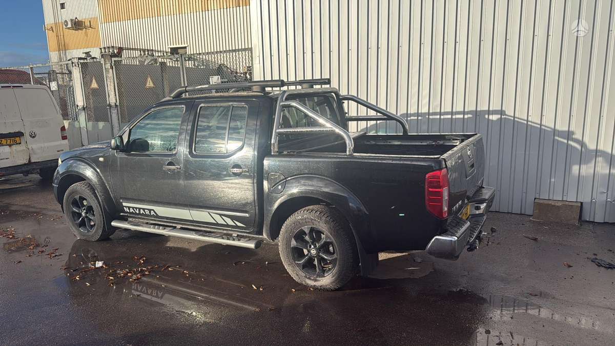 Nissan Navara 2008 — вигляд ззаду