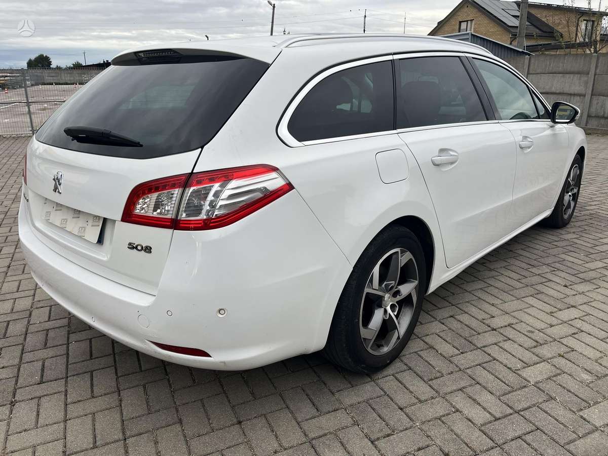 Peugeot 508 2015 — interior