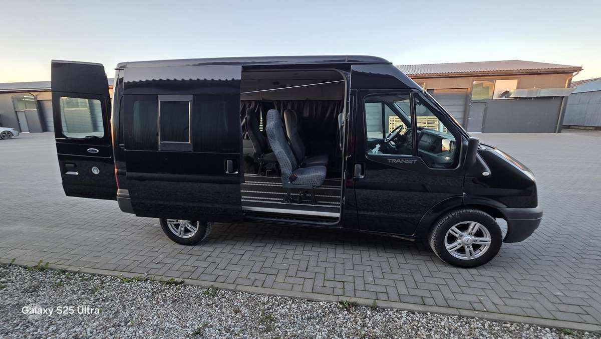 Ford Transit 2007 — rear view
