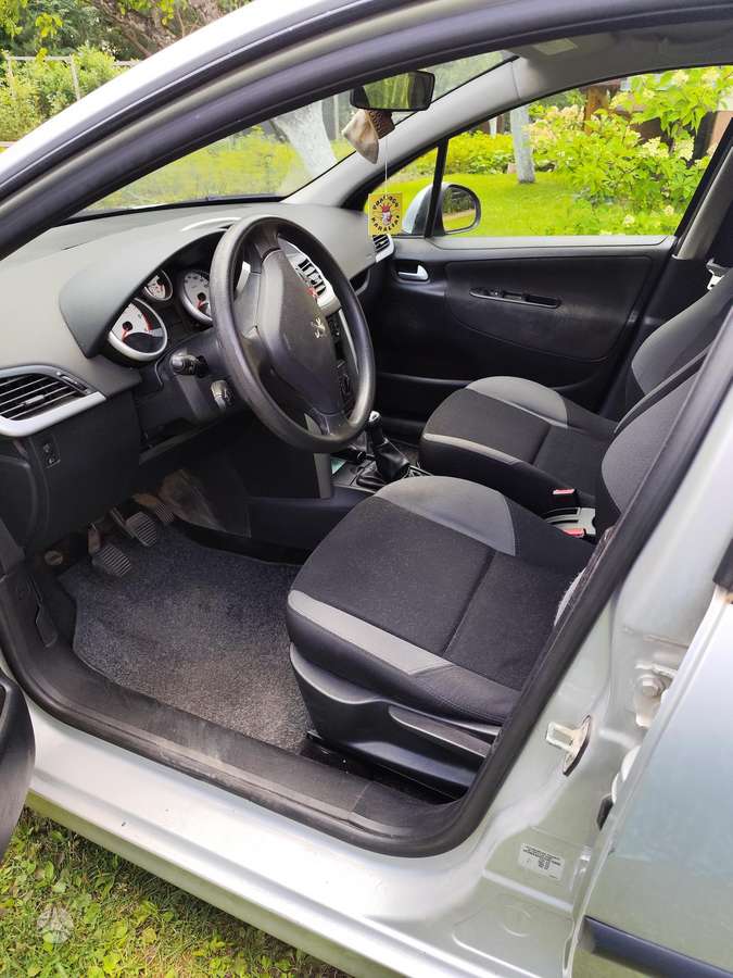 Peugeot 207 2009 — interior
