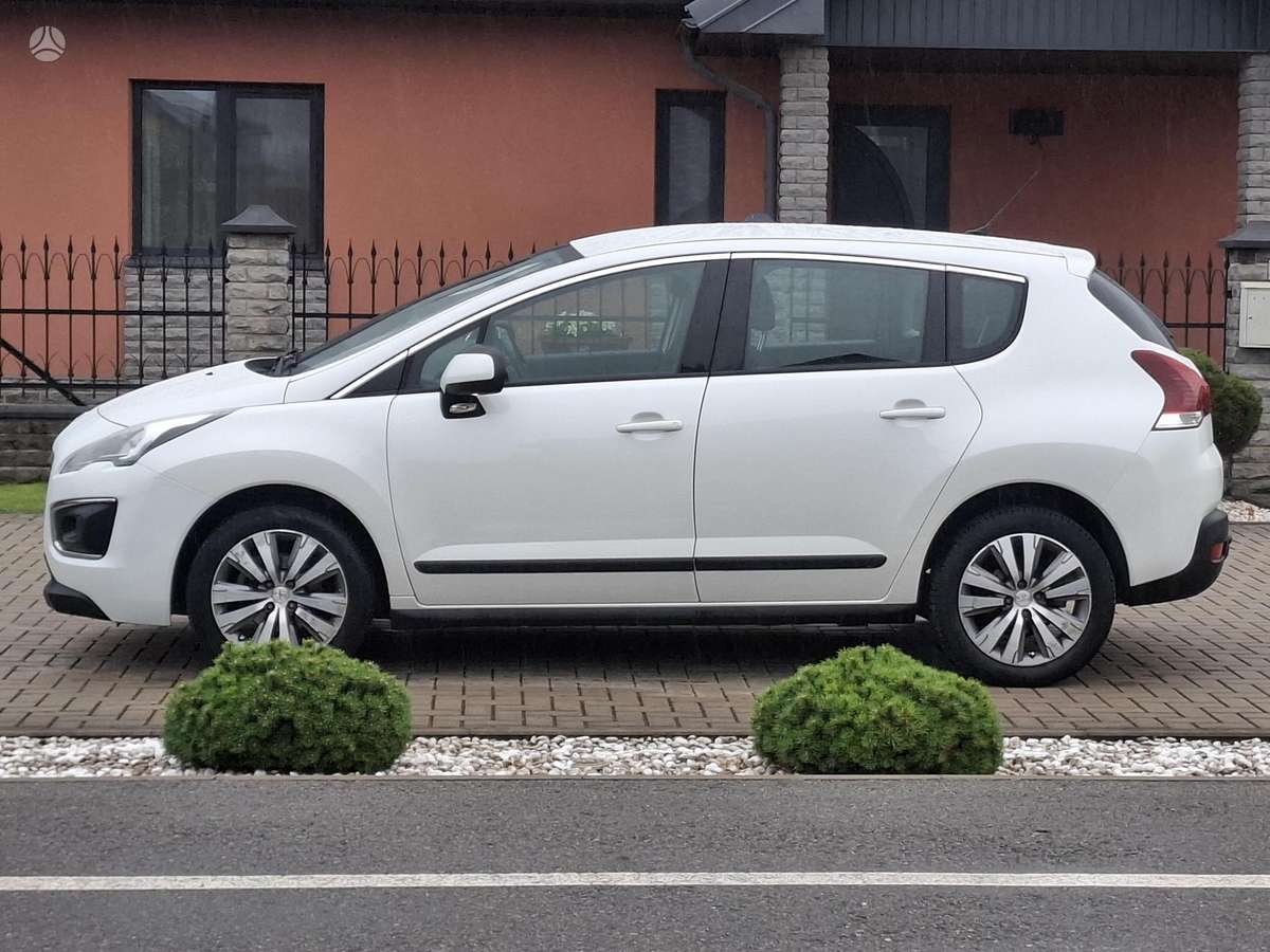 Peugeot 3008 2014 — вигляд ззаду