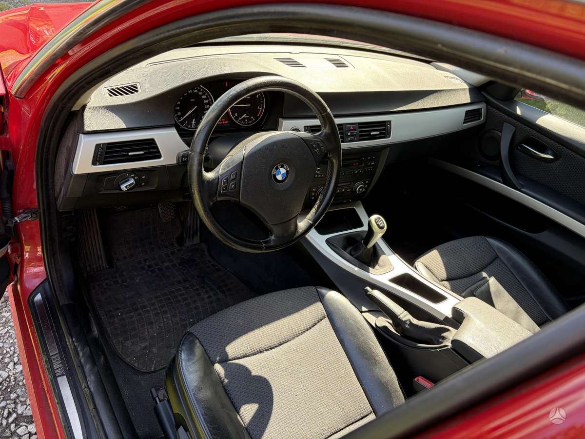 BMW 320 2009 — photo 8