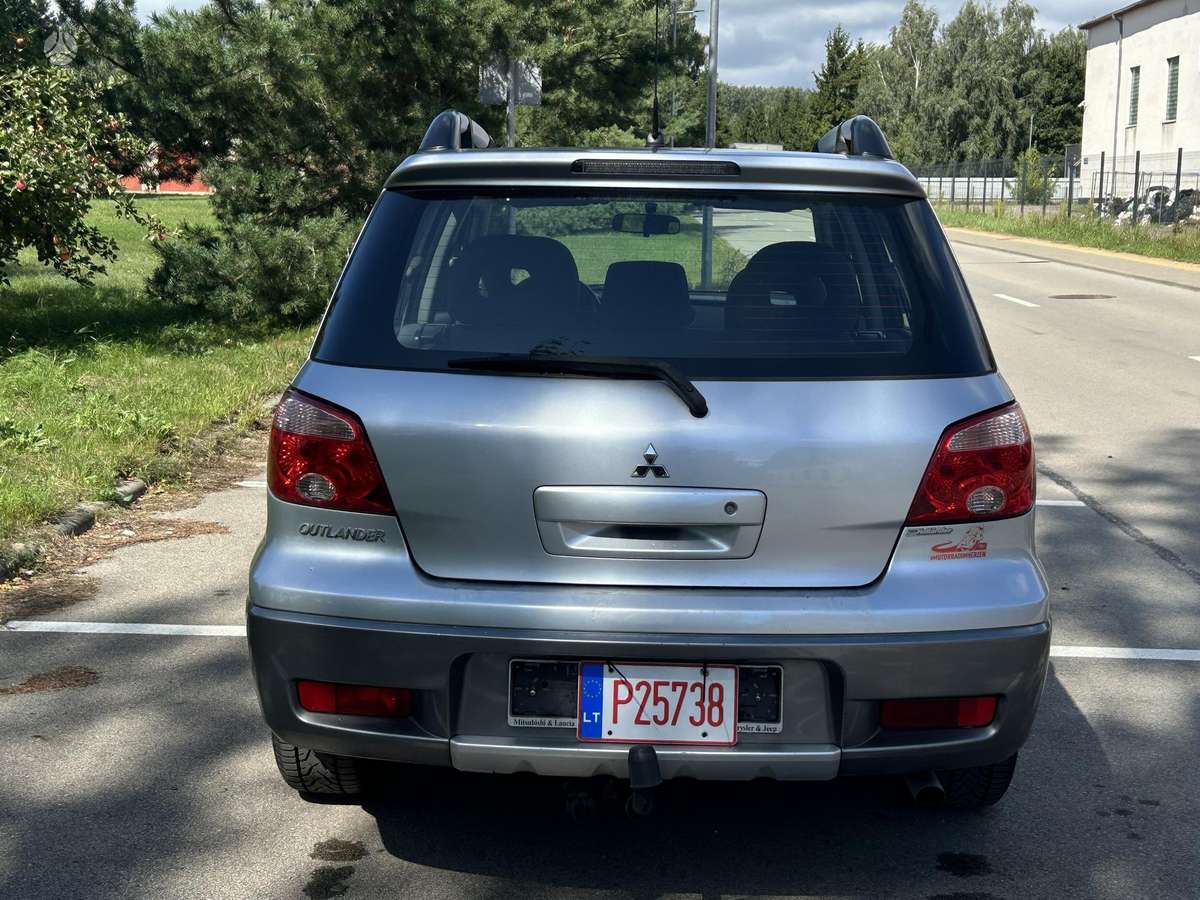 Mitsubishi Outlander 2007 — rear view
