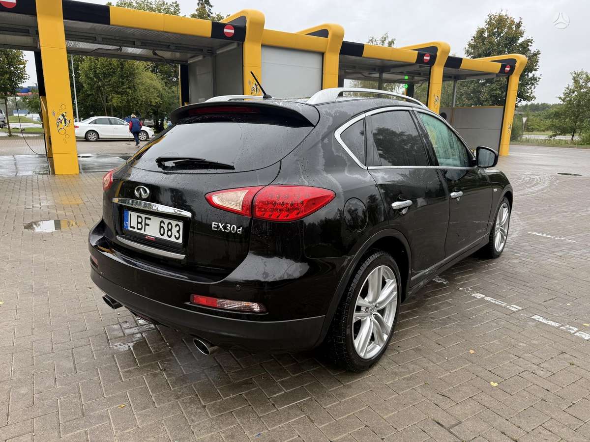 Infiniti EX30 2011 — rear view