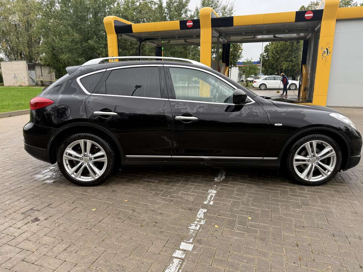 Infiniti EX30 2011 — engine 2998 cm³