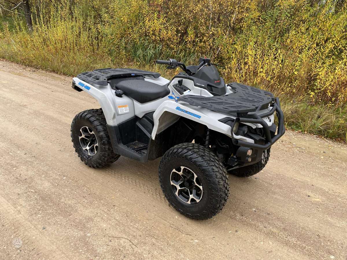 Can-Am Outlander 2015 — rear view