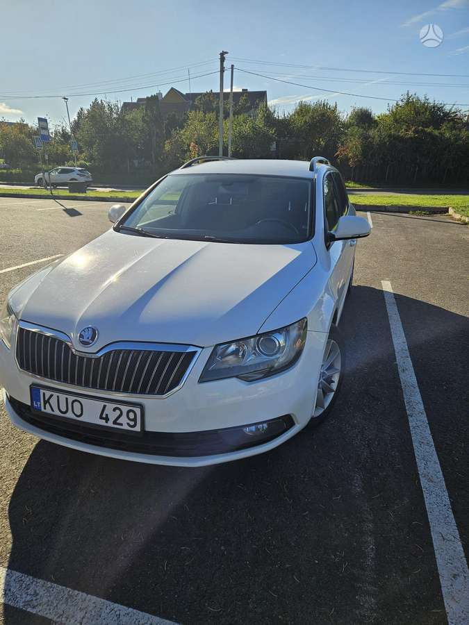Skoda Superb 2014 — rear view