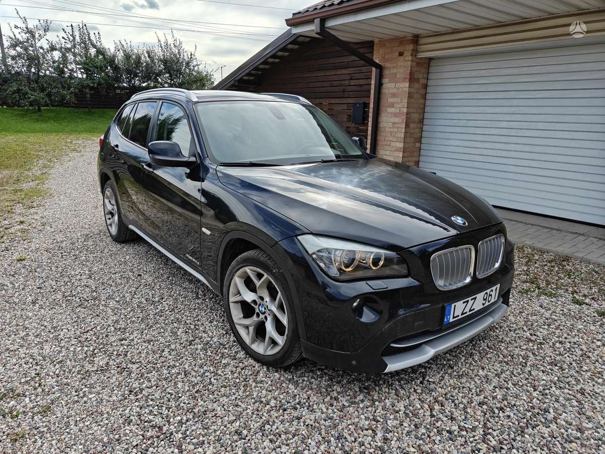 BMW X1 2011 — вигляд ззаду