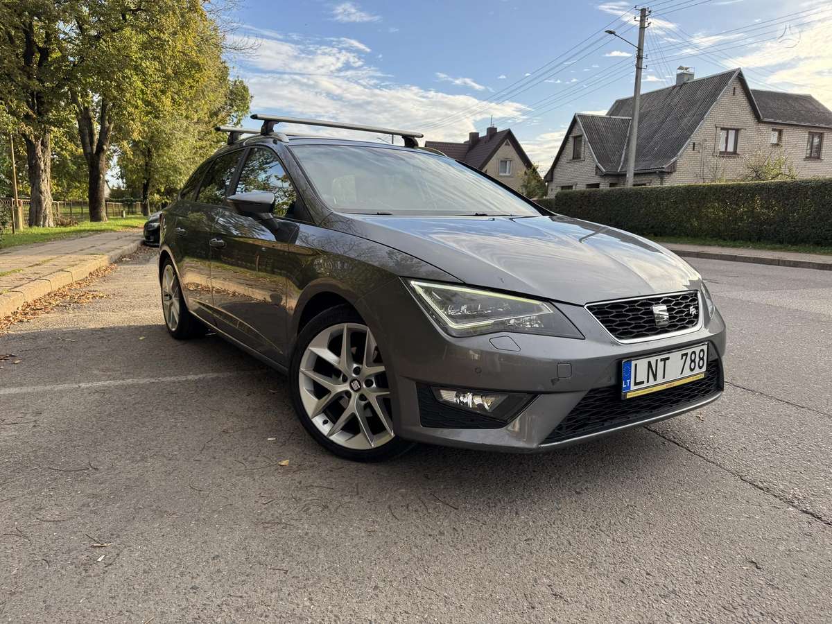 Seat Leon 2015 — вигляд ззаду