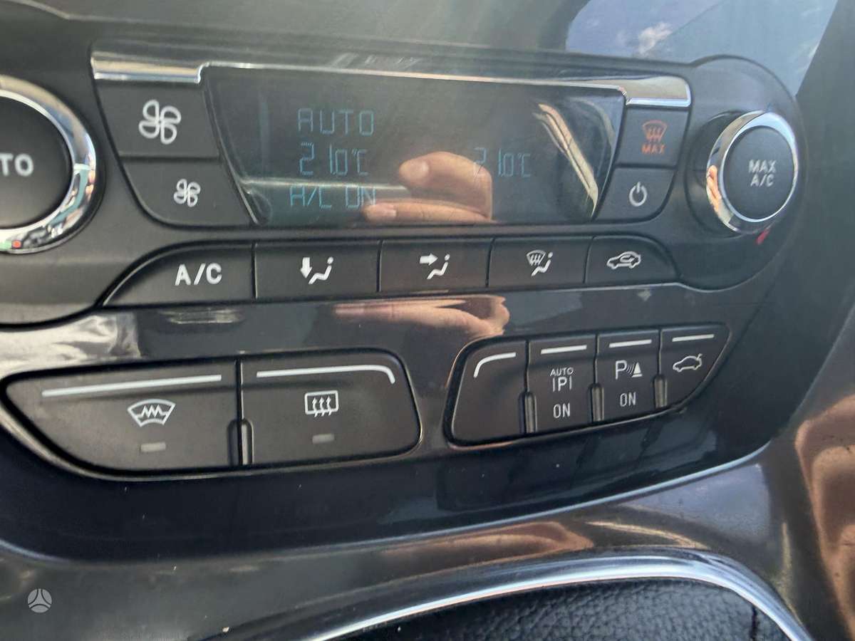 Ford Kuga 2013 — photo 13