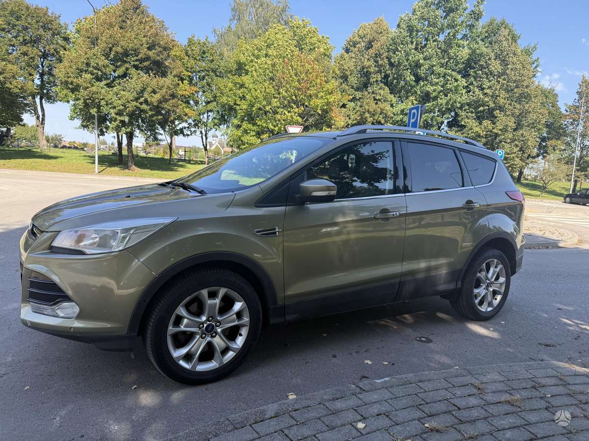 Ford Kuga 2013 — rear view