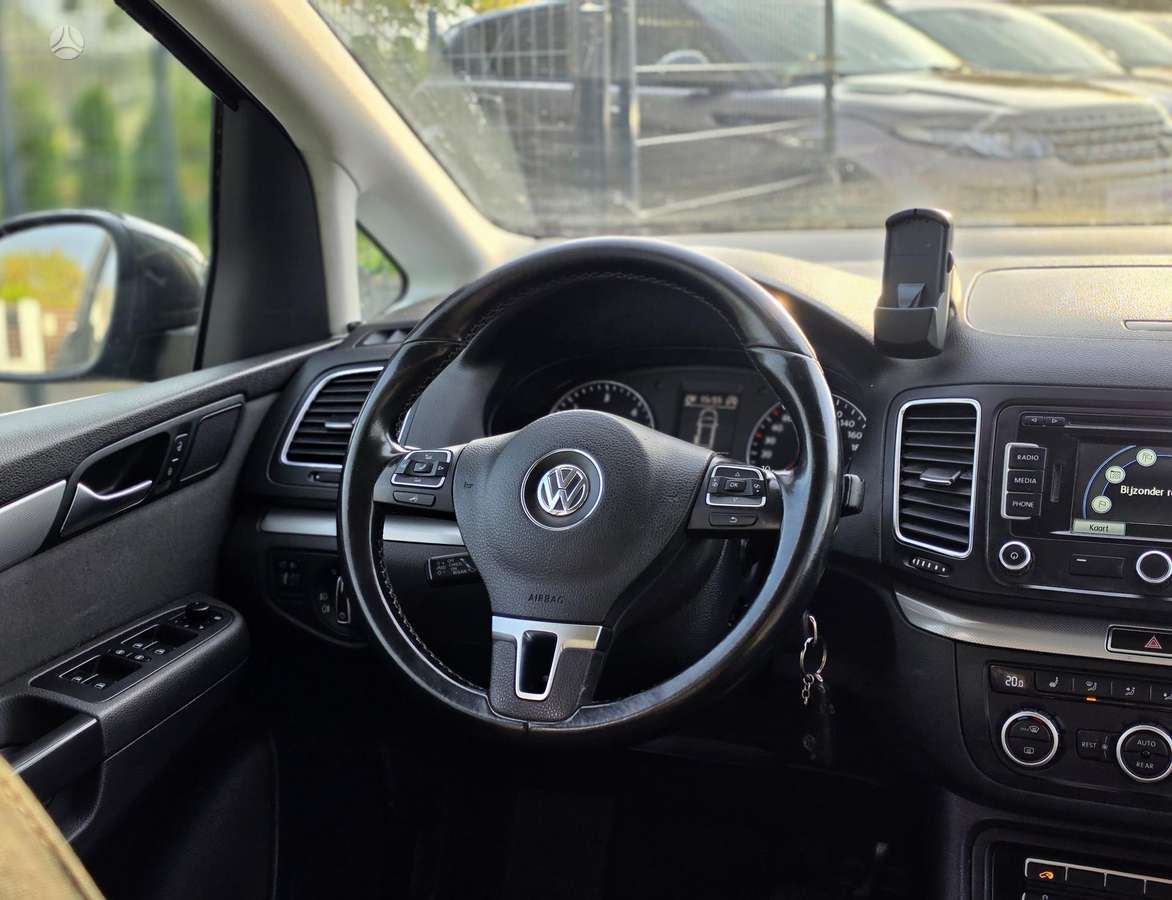 Volkswagen Sharan 2013 — photo 18