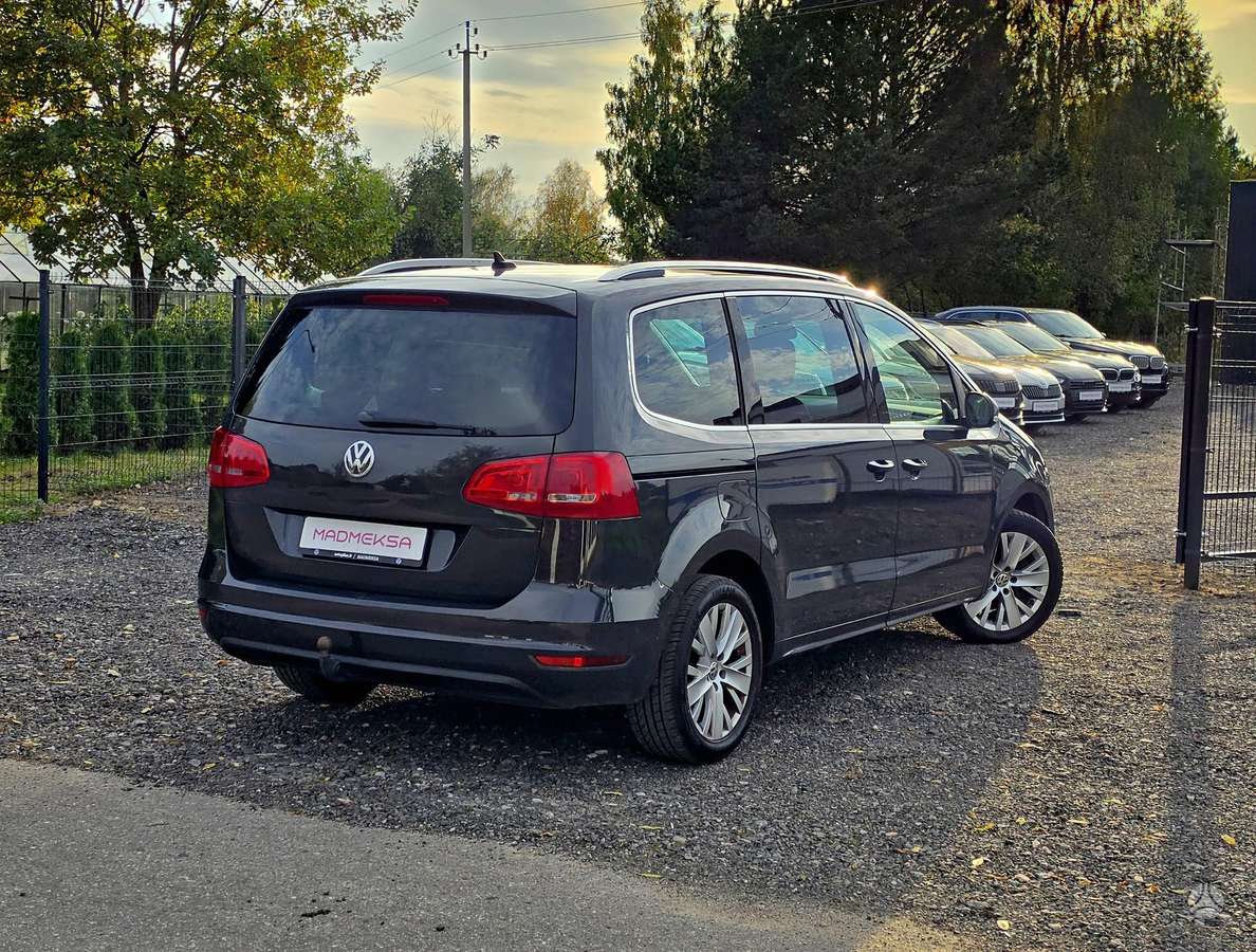 Volkswagen Sharan 2013 — rear view