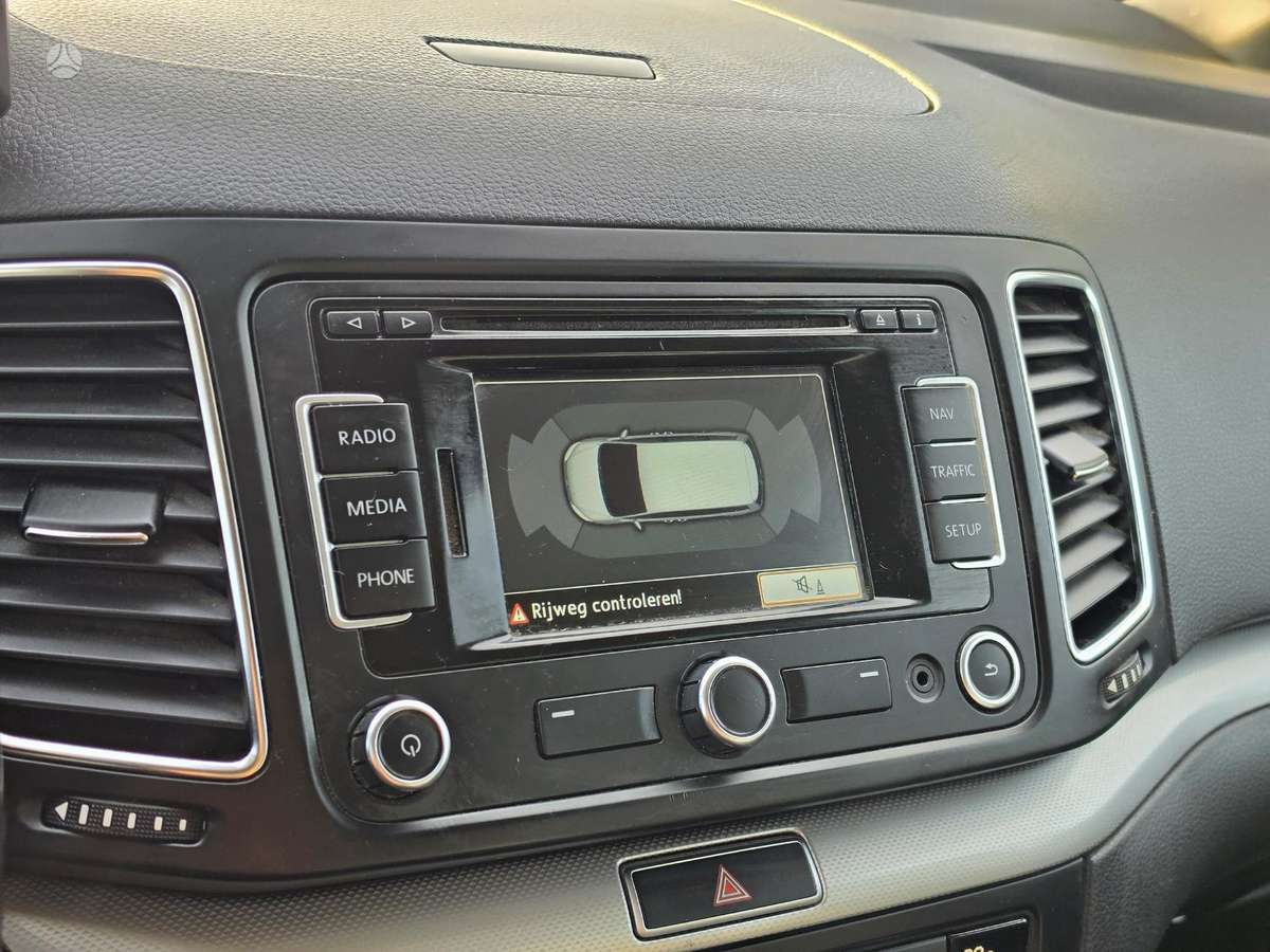 Volkswagen Sharan 2013 — photo 21