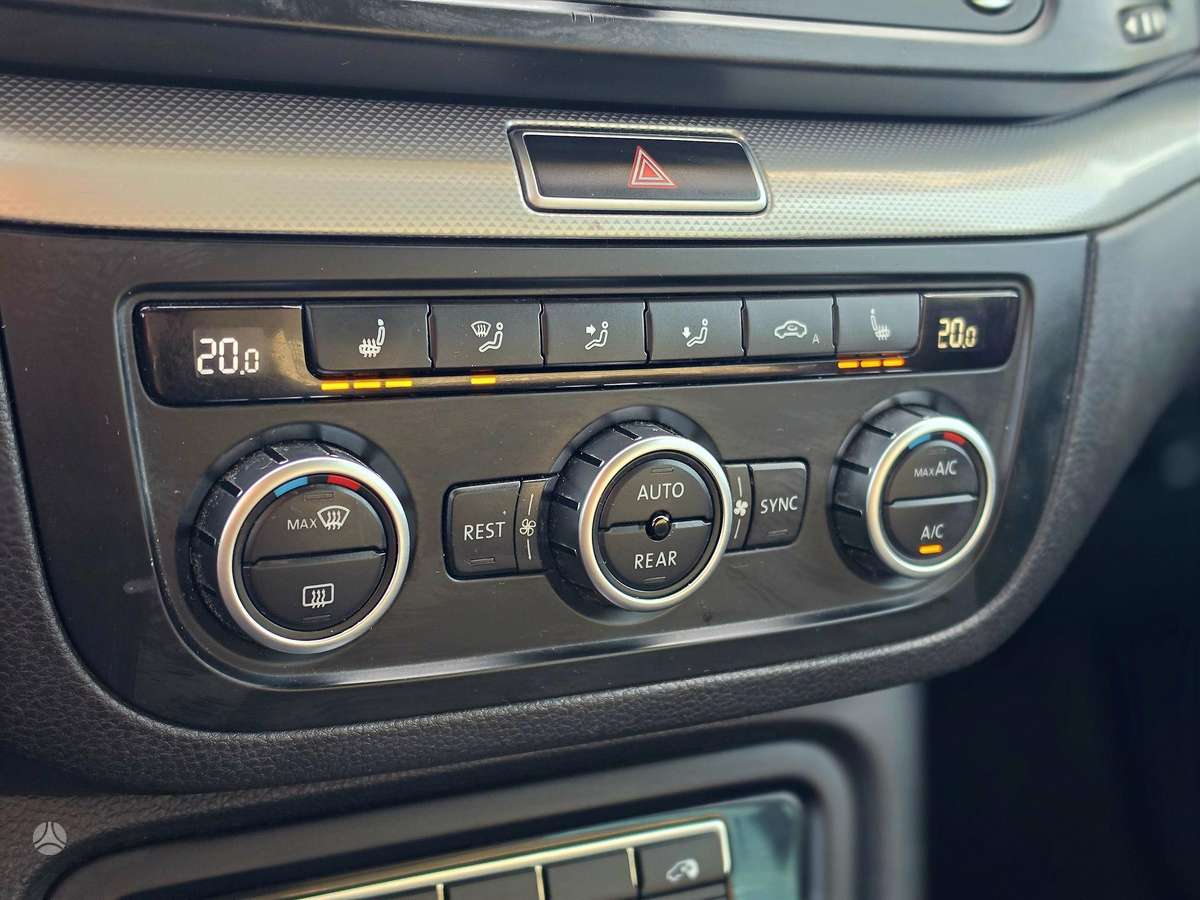 Volkswagen Sharan 2013 — photo 22